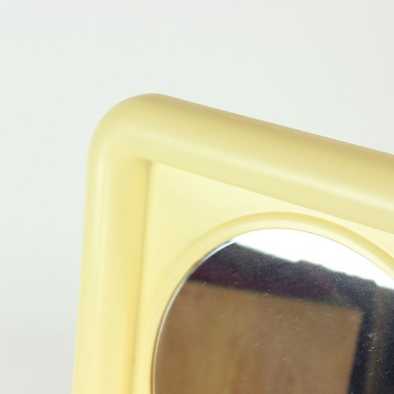 Image 1 of Specchio da parete di metà secolo con cornice originale in plastica, Cecoslovacchia, anni '60