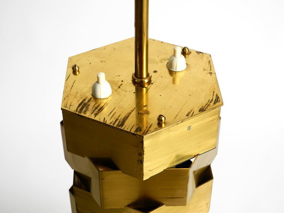 Image 1 of Einzigartige große Messing-Tischlampe aus den 1960er Jahren von den Vereinigten Werkstätten mit beleuchtetem Sockel