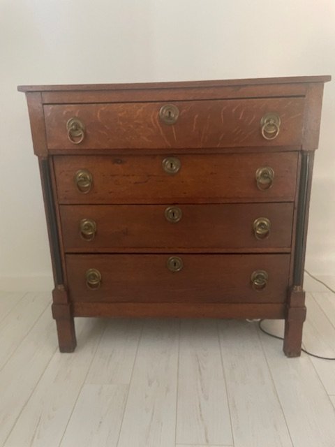 Classic Chest of Drawers With 4 Drawers