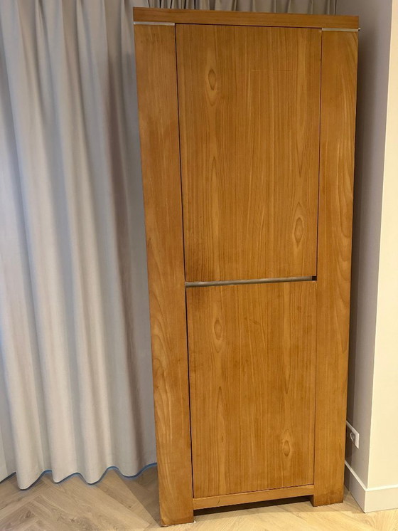 Image 1 of Wunderschöner Teakholz-Kleiderschrank