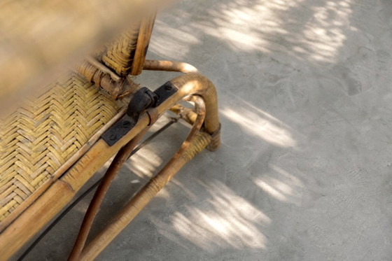 Image 1 of Sillón alemán antiguo de ratán con reposapiés extensible, de la década de 1930.