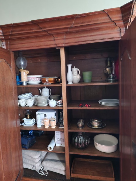 Image 1 of Antieke klassieke eiken kast