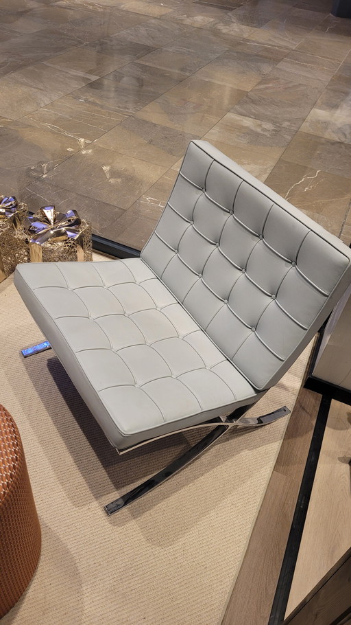 Knoll Barcelona Chair zachtgrijs