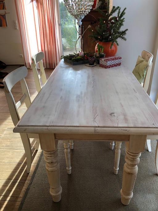 Solid, handcrafted wooden table with 4 matching chairs – antique look