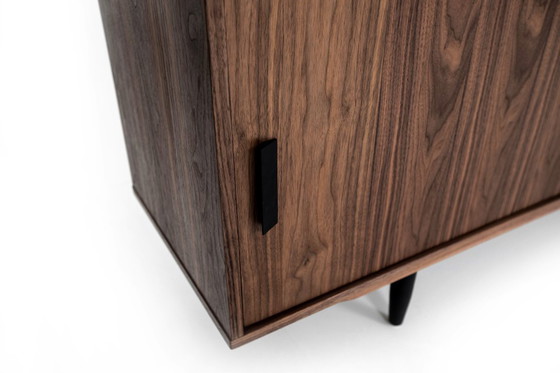 Image 1 of Notenhouten dressoir O-S02 schuifdeur en 3 laden 200