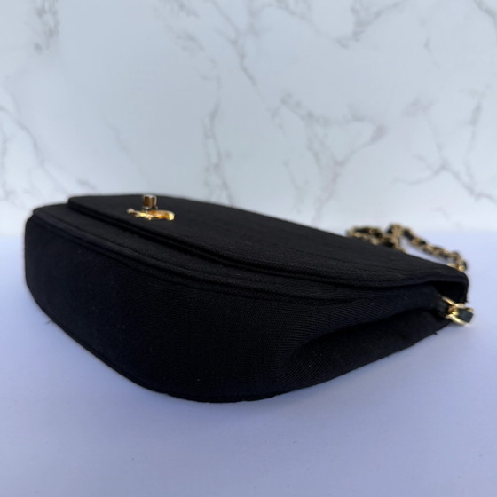 Chanel Vintage Half Moon Flap Tissu Noir – D'occasion – Autres sacs (photo 5 of 11)