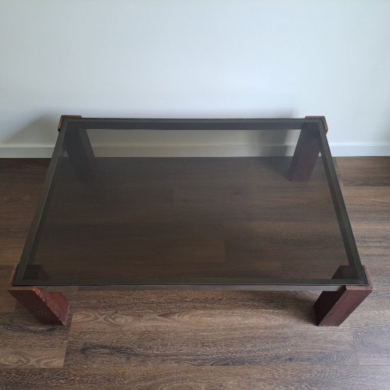 Image 1 of Robusto tavolino vintage con vetro fumé