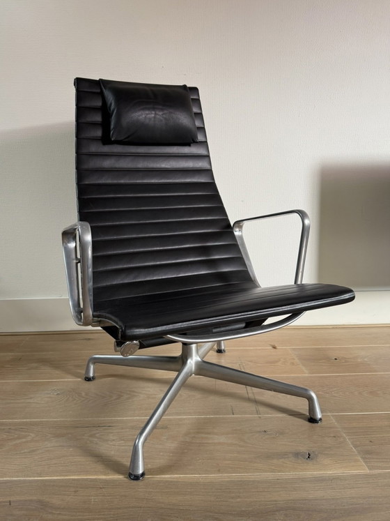Vitra EA 124 Lounge Black Leather – Armchairs, Aluminium, Metal (photo 2 of 7)