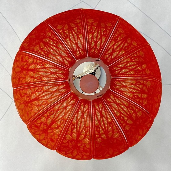 Lampadario a sospensione in acrilico rosso stile rustico con effetto pizzo, Ucraina, anni '70 (photo 13 of 19)
