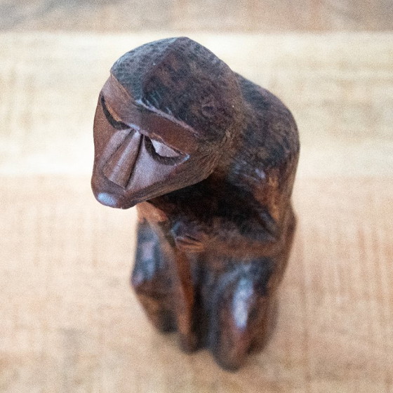 Singe en bois sculpté à la main, tenant une lance : sculpture d'art populaire zoulou d'Afrique du Sud (photo 6 of 10)