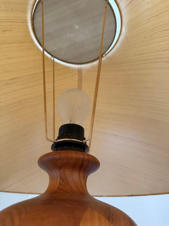 Lampada da tavolo danese in teak tornito con paralume in seta del marchio Dyrlund – Lampade da tavolo, Silk (photo 5 of 5)