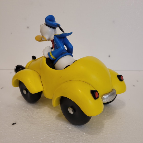 Image 1 of Donald Duck avec voiture jaune, Rutten, résine, années 2000 - États-Unis