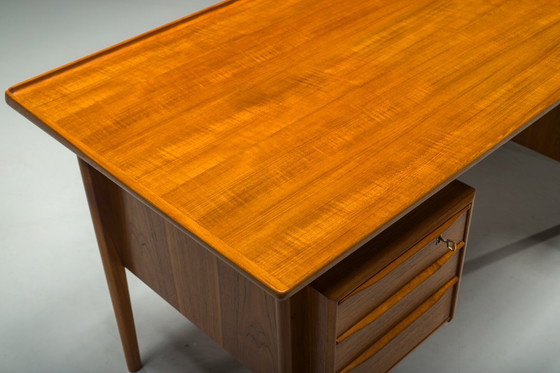 Image 1 of Dänischer Teakholz-Schreibtisch von Peter Lovig Nielsen für Hedensted Mobelfabrik, 1964
