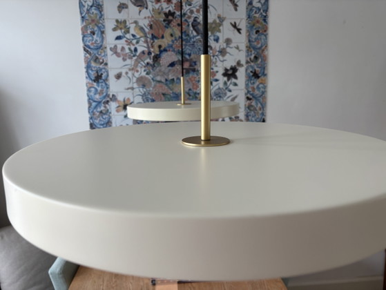Image 1 of Suspension Umage Asteria Plus, lot de 2 LED moyennes Ø43, laiton/blanc nacré