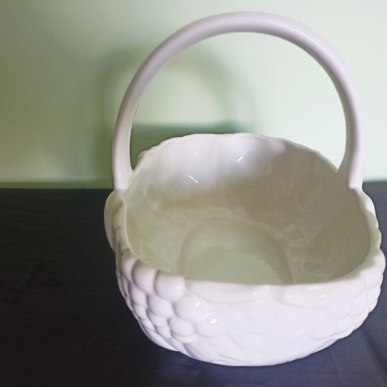 Image 1 of Cesto di frutta vintage in ceramica bianca italiana - Marcato P