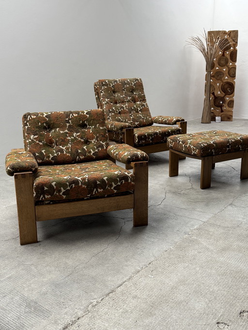 2x STOEL EN OTTOMAN EEN HOUTEN MASSIEVE JACQUARD BEKLEDING 1970
