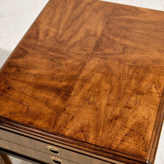 Image 1 of Table de chevet en érable restaurée MK11627 par Drexel