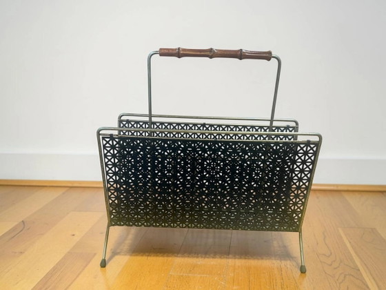 Vintage Newspaper Stand Brass & Black – Mid Century Magazine Rack with Wooden Handle | 1960s Design Magazine (photo 3 of 8)