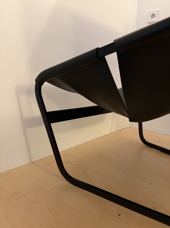 Image 1 of Fauteuil F444 Pierre Paulin pour Artifort Cuir Noir Piètement Métal Laqué Design Collector