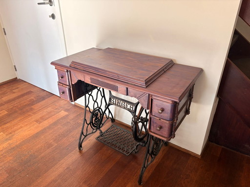 Macchina da cucire Singer con cassetti, 1927