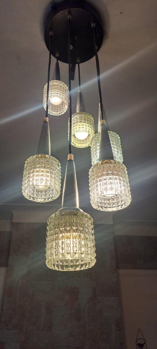 Lámpara Cascade vintage cromada con cristal. 6 puntos de luz. Lacada, década de 1970.
