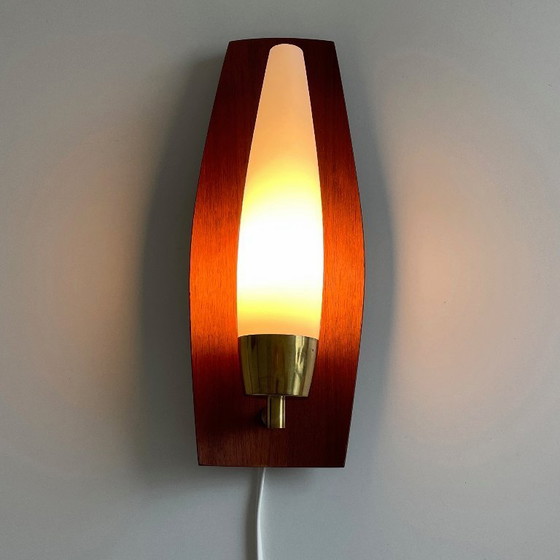 Image 1 of Applique murale moderne du milieu du siècle, design scandinave vintage en teck