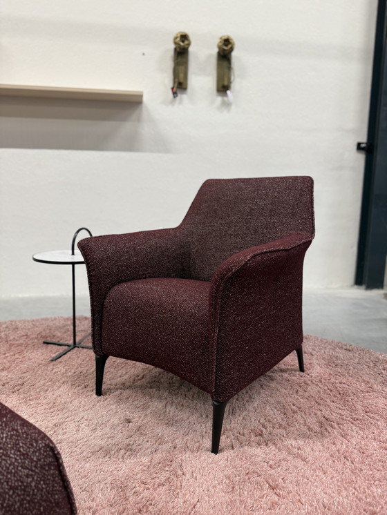Image 1 of Leolux Mayuro Fauteuil met Poef Mondo Viola stof 