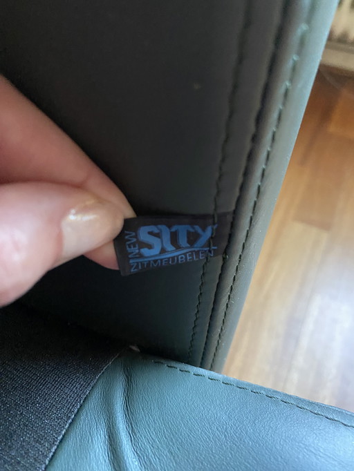 New Sity groene leren driezitsbank