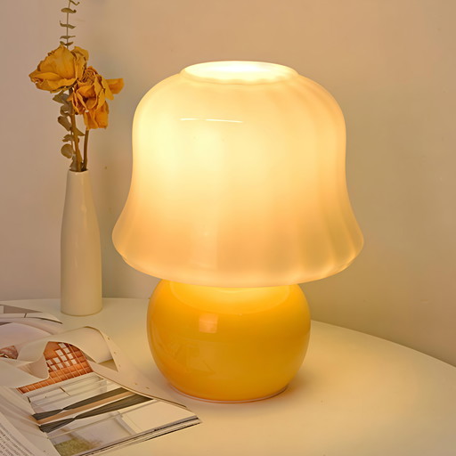 Lampe de table rétro en forme de champignon, design scandinave par Luminaria