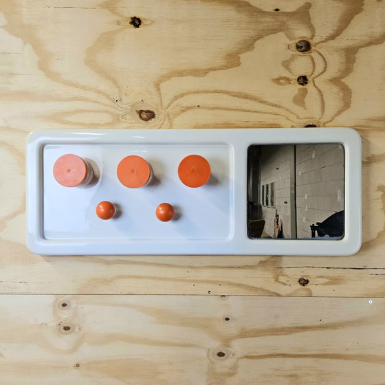 Image 1 of Appendiabiti da parete arancione vintage/spaziale con specchio (anni '70) appendiabiti in plastica e specchio