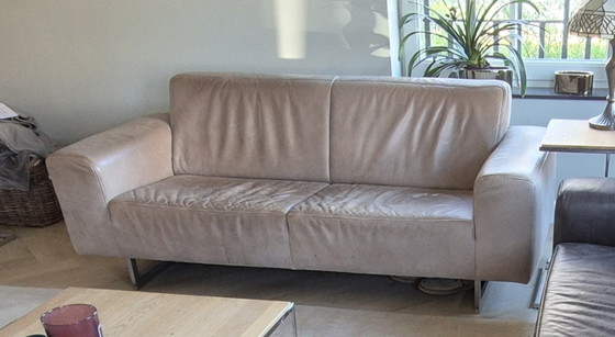 Image 1 of Sofá de cuero beige color camel de 2,5 plazas
