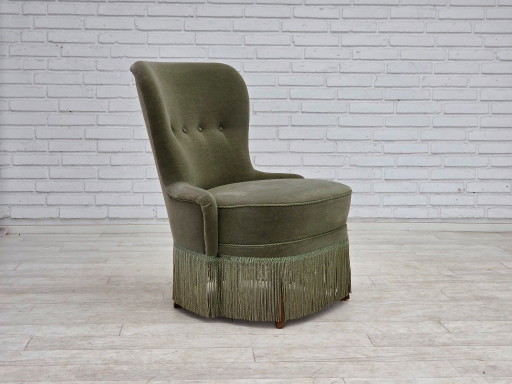 Fauteuil scandinave des années 1960, revêtement en velours vert, pieds en chêne.