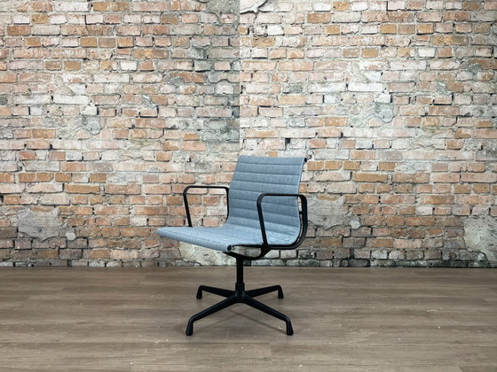 Vitra EA108 – Chaises de bureau, Metal, Textile (photo 3 of 16)