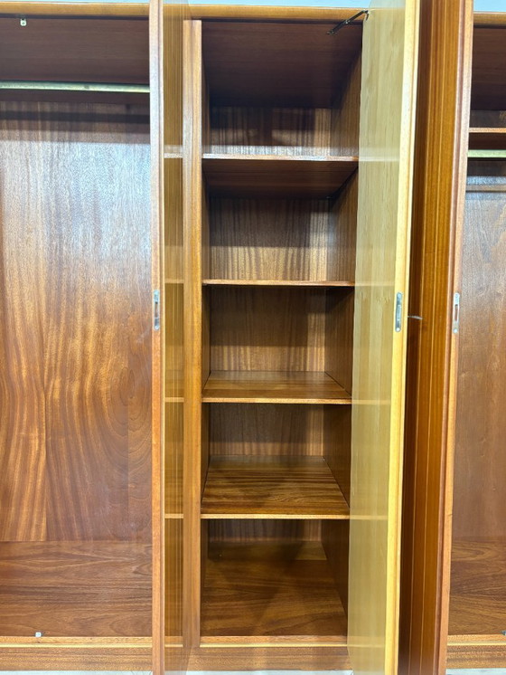 Image 1 of Bellissimo armadio / guardaroba / ripostiglio / credenza di metà secolo