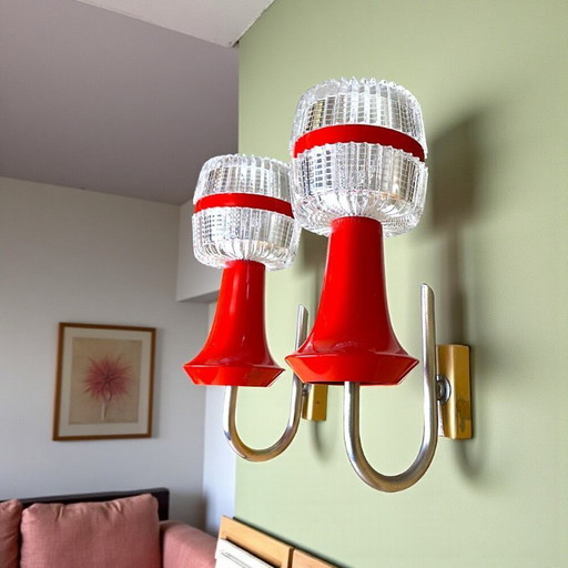Rote Wandleuchten aus Metall und Acryl im Mid Century Modern Stil, 2er Set, 1970er