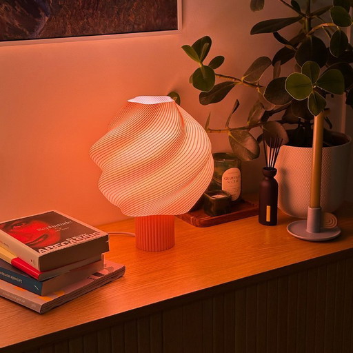 Skulpturale Lampe Magda | Komplett in Pink