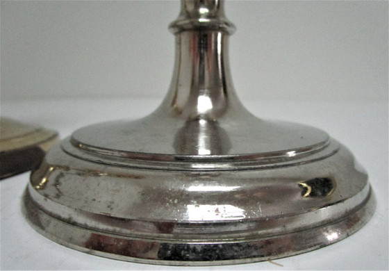 Image 1 of drie messing en verchroomde metalen kandelaars uit het begin van de 20e eeuw