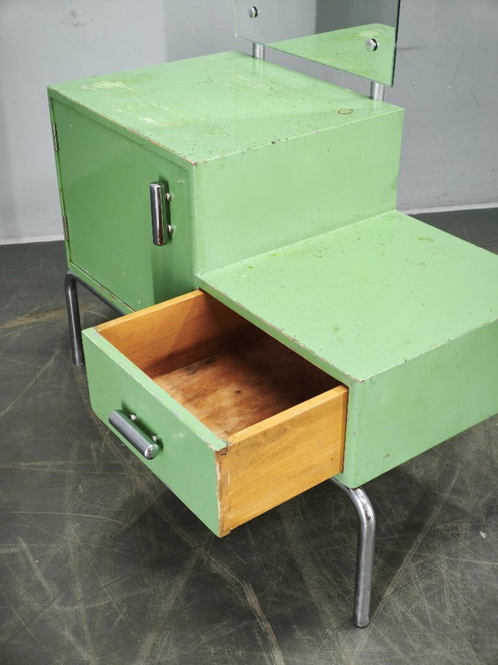 Image 1 of Bauhaus groene kaptafel met spiegel en chromen frame, Tsjechoslowakije jaren 1930