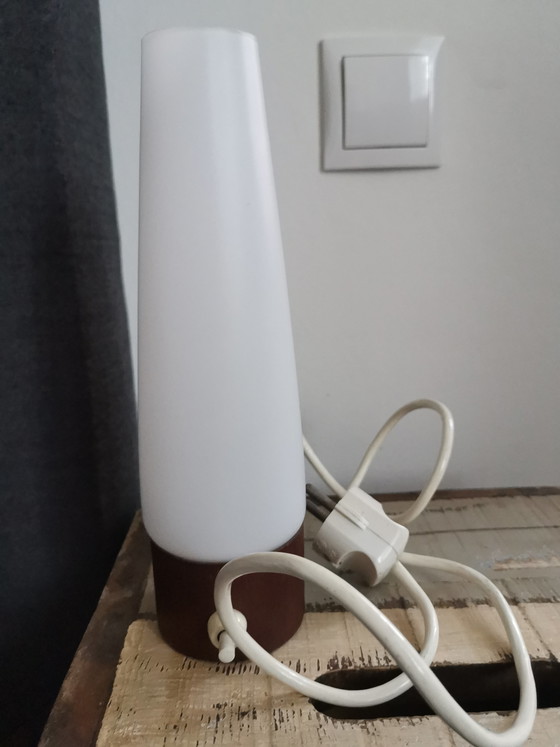 Image 1 of Tafellamp van opaalglas met Deens design uit het midden van de 20e eeuw, jaren 70.