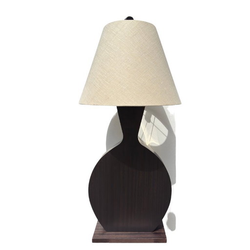 Postmoderne tafellamp in donker hout – in de stijl van Roche Bobois (ca. 1980, Frankrijk)