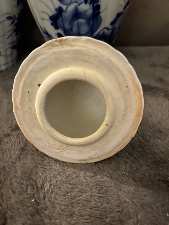 Image 1 of Japanse antieke blauw witte gemberpotten Imari stijl 27cm (rechter vaas op de foto’s)