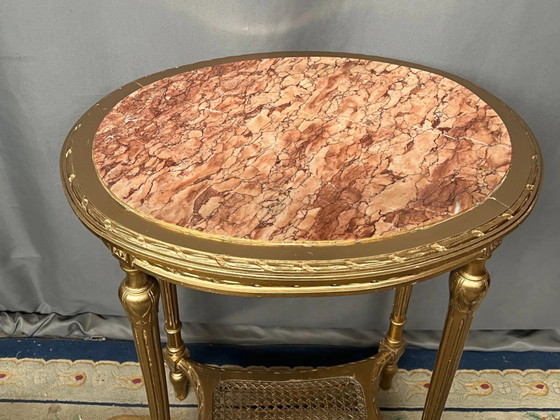 Table en bois doré de style Louis XVI. Plateau en marbre. Fin du XIXe siècle. – Tables d'appoint, Marble, Wood (photo 3 of 5)