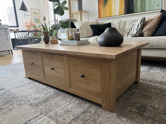 Image 1 of Couchtisch aus Eiche mit Stauraum