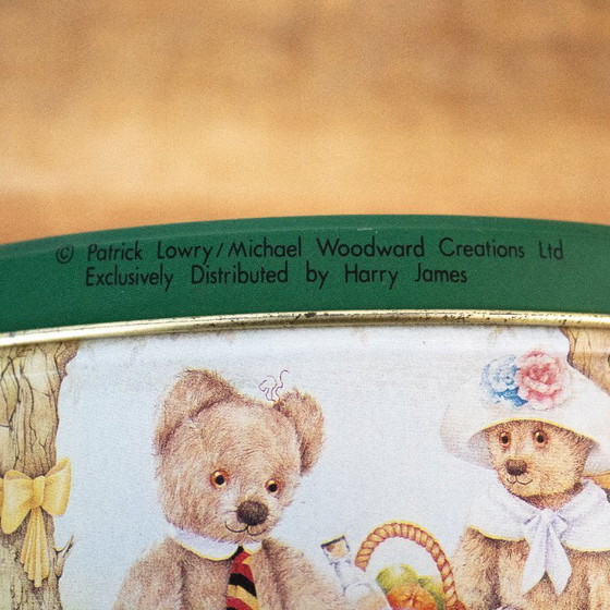 Image 1 of Vintage Teddy Tum Tum cookie tin: British design from the 90s, bear tableware, green and beige