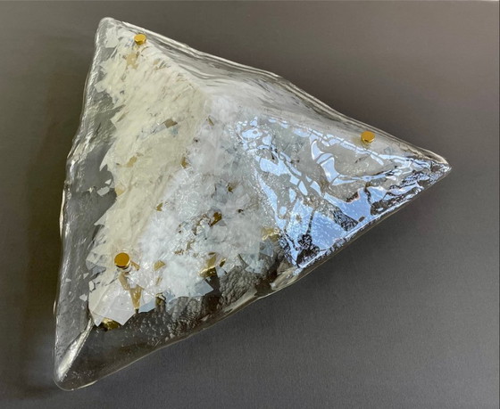 Image 1 of Decken-/Wandleuchte aus Muranoglas mit weißen Glasfolien aus den 1980er Jahren. Eine von drei verfügbaren.