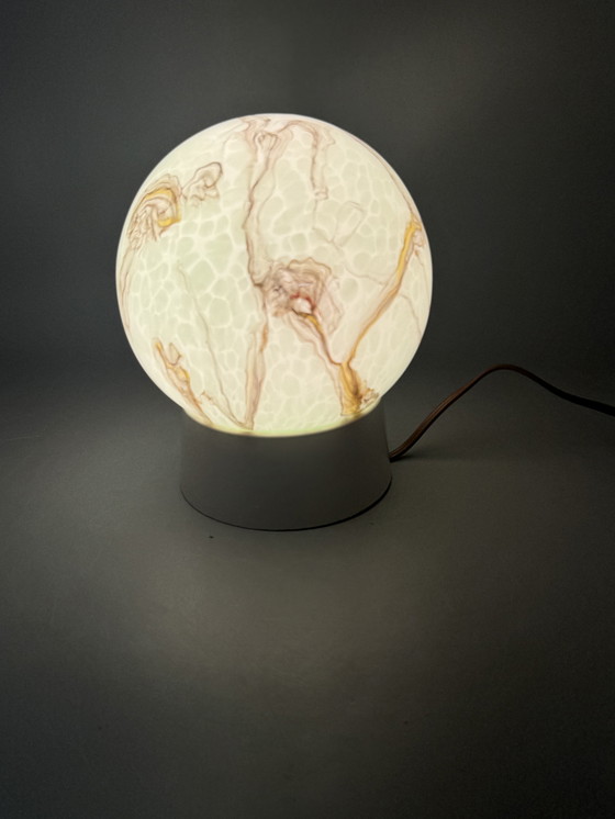 Image 1 of Lampada da soffitto vintage verde opalino con effetto marmo: un'attrazione retrò suggestiva