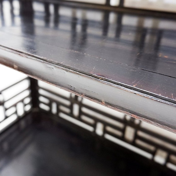 Image 1 of Vintage drielaagse Chinese boekenkast van gelakt hout - 20e eeuw