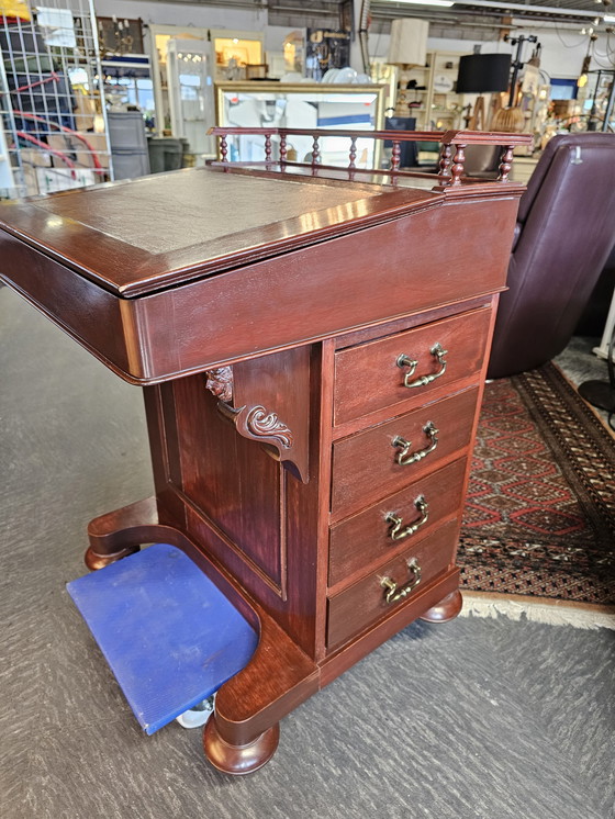Image 1 of Secretaire davenport 19 eeuws