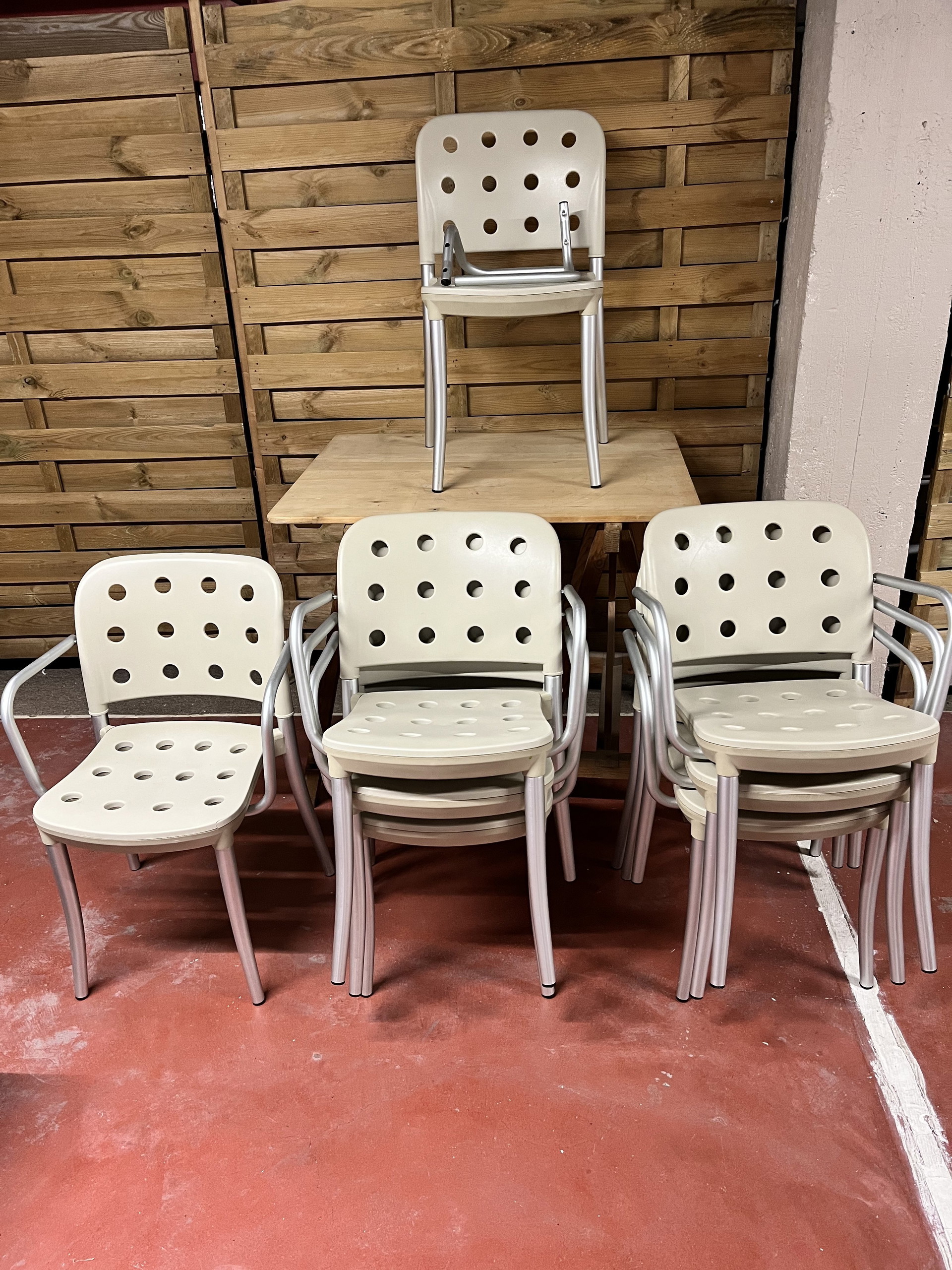 8x Minni Chair Haljfax by Antinio Citterio | €1,400 | Whoppah