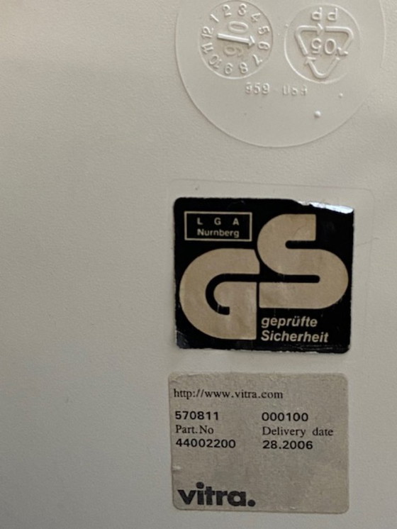 Image 1 of 4 chaises d'appoint en plastique Vitra Eames DSR